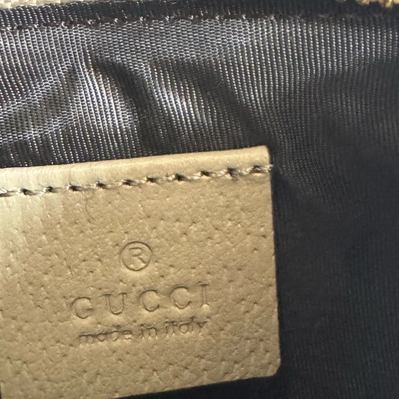 Like new Gucci Beige Monogram Key Pouch GG coin wallet - Picture 5 of 8
